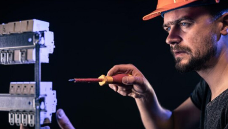 Top Benefits of Electrical Estimating Outsourcing NYC for Construction Pros