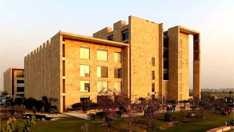 Private Law Colleges in Noida That Prepare You for Real-World Legal Work