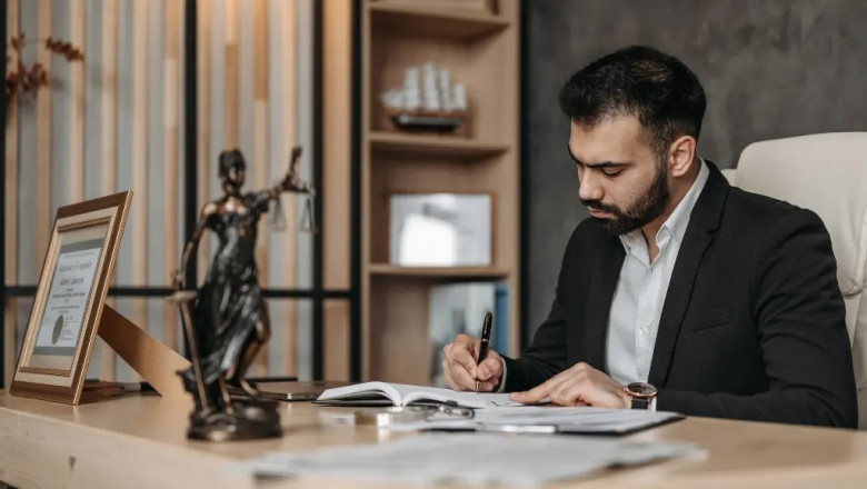 Best Lawyers in Dubai: How to Find the Right Legal Expert for Your Needs