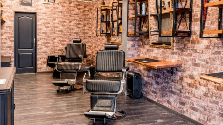 Top 10 Must-Have Barber Tools and Equipment for 2025