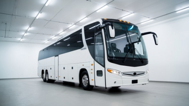Charter Bus Rental in St. Petersburg for Smooth Urban Travel