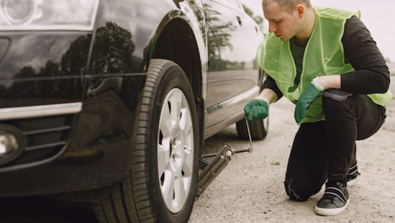 Expert Roadside Tire Change with 24/7 Mobile Tire Repair Orlando Help