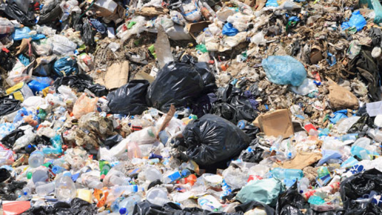 Waste Plastic Pyrolysis Manufacturing Plant Cost 2025: Project Report, and Manufacturing Process