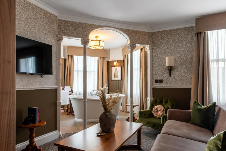 Frill hospitality : Hotel Room Amenities