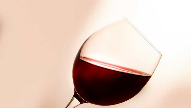 The Growing Popularity of Non-Alcoholic Wines in Social Settings