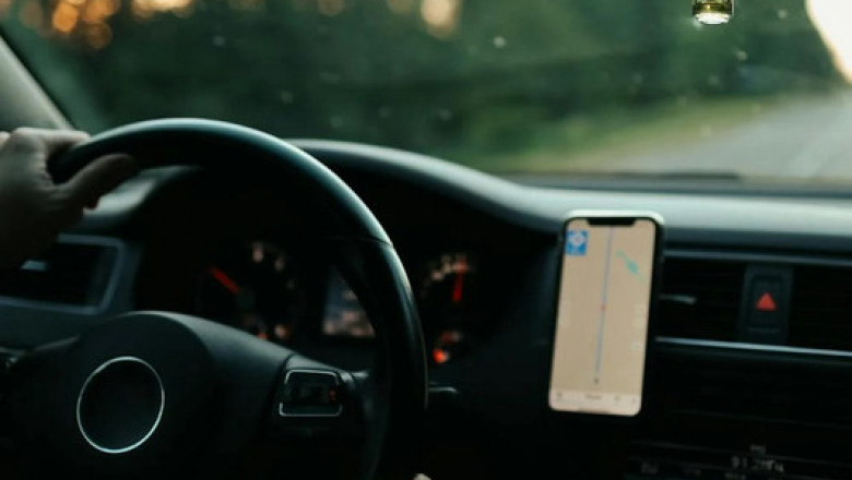What Causes Windscreen Cracks and How to Prevent Them
