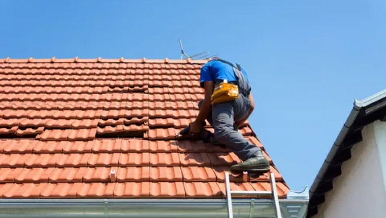 A Complete Guide to Fixing Roof Issues in Michigan Homes