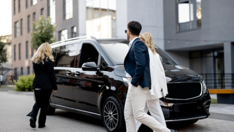 Booking the Best Port Shuttle Service for Smooth Port Transfers