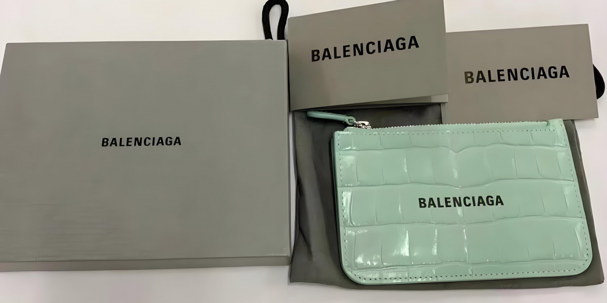 用Balenciaga精致的錢包提升你的風格